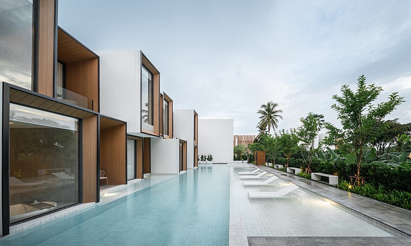 Grand Corner Pool Access
